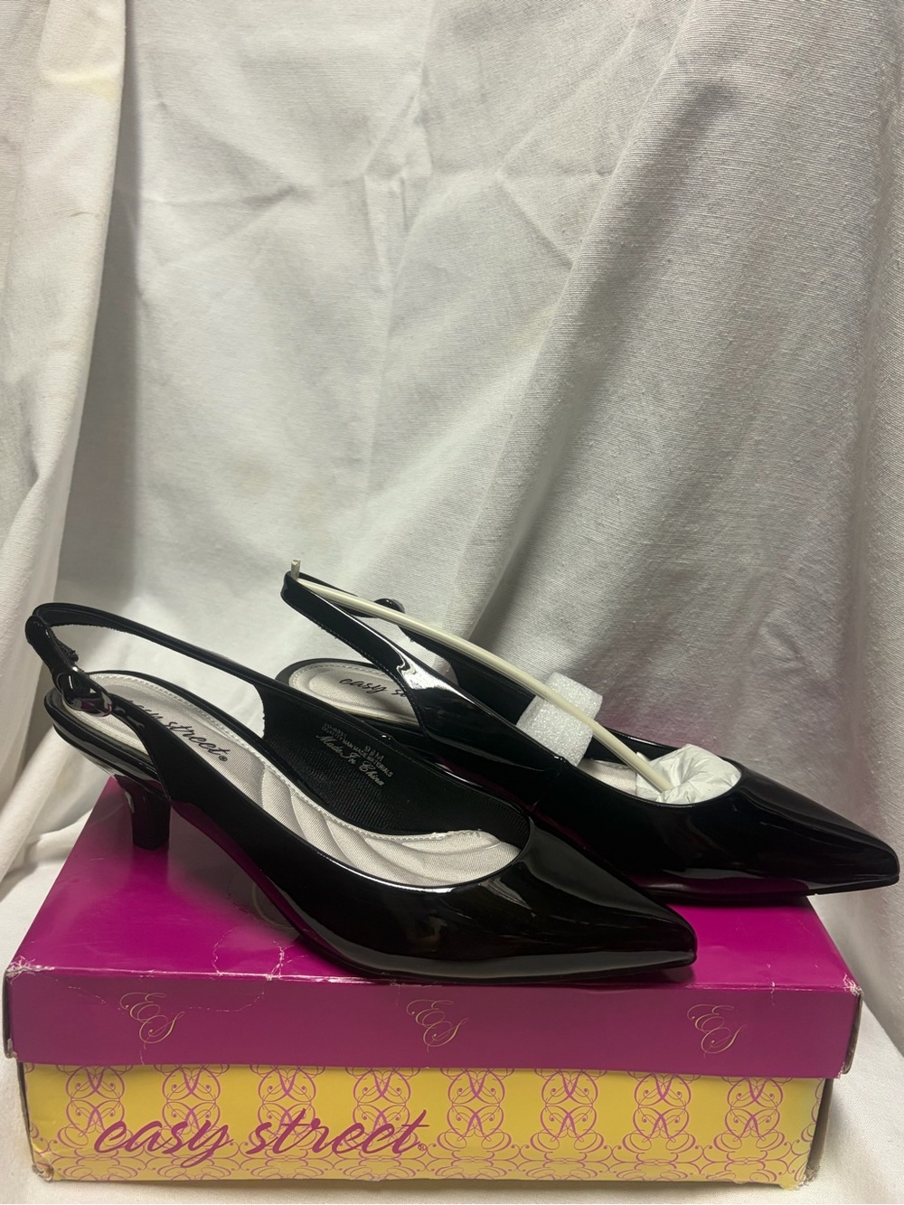 NIB Easy Street Black Patent Slingback Heels
